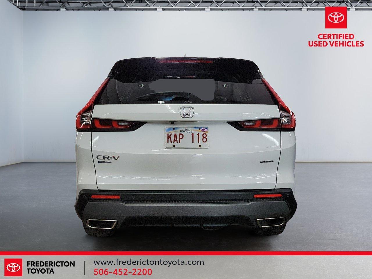 2023 Honda CR-V Hybrid Touring Photo2