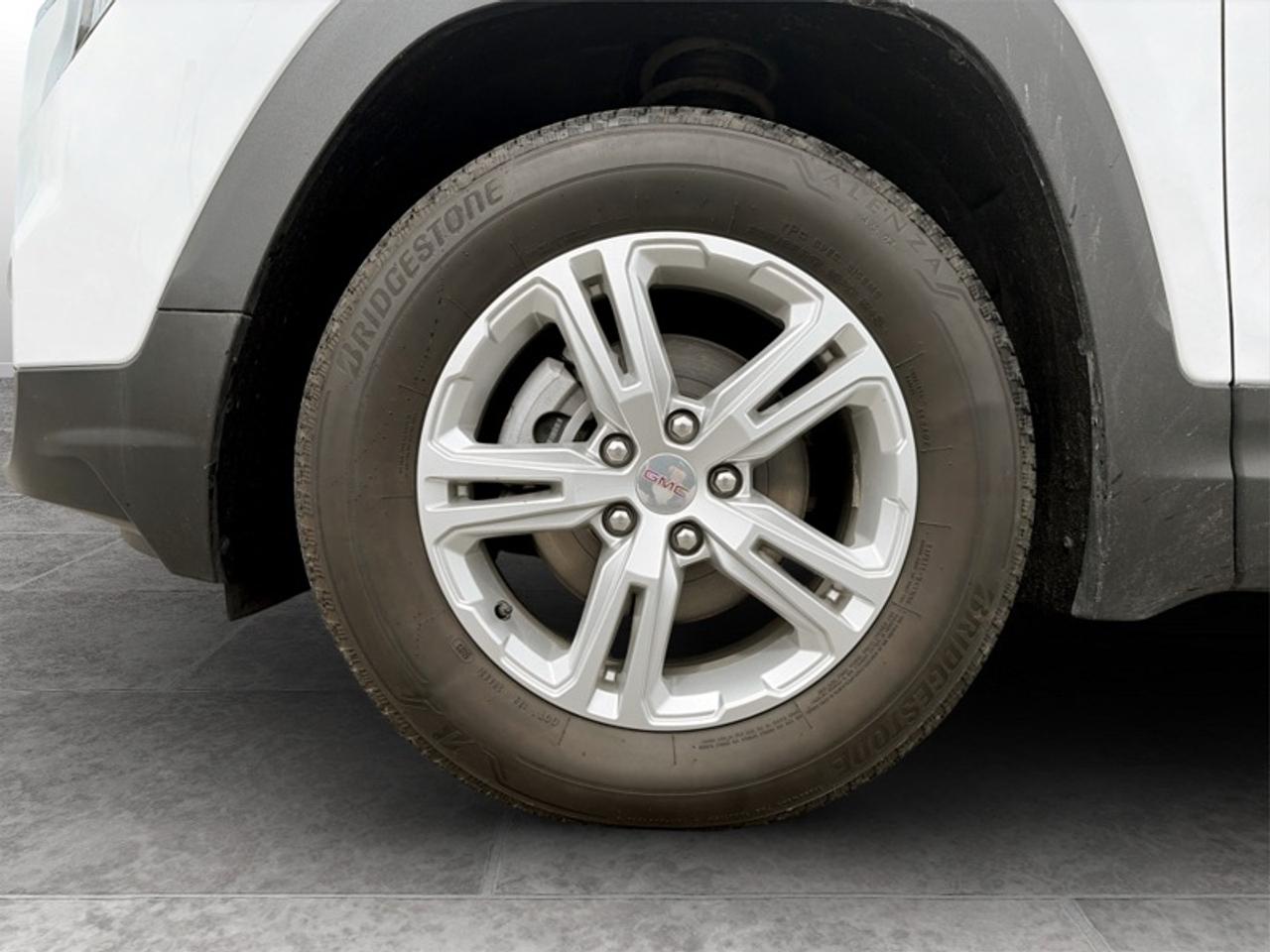 2024 GMC Terrain SLE w/Pro Safety Plus  *CLEAN CARFAX* Photo