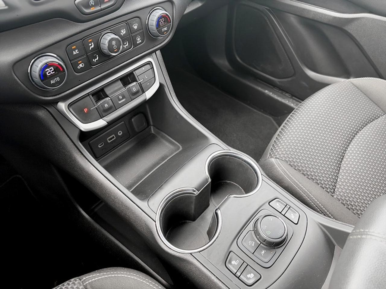 2024 GMC Terrain SLE w/Pro Safety Plus  *CLEAN CARFAX* Photo