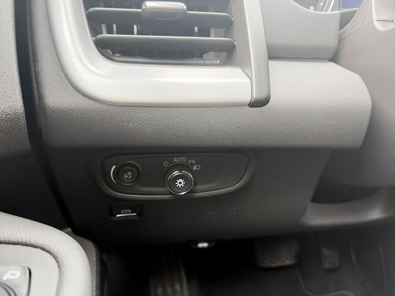 2024 GMC Terrain SLE w/Pro Safety Plus  *CLEAN CARFAX* Photo