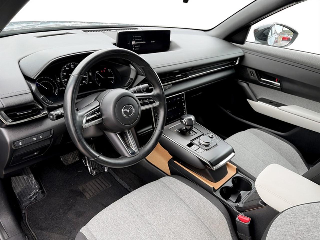 2022 Mazda MX-3 0 EV GS Photo