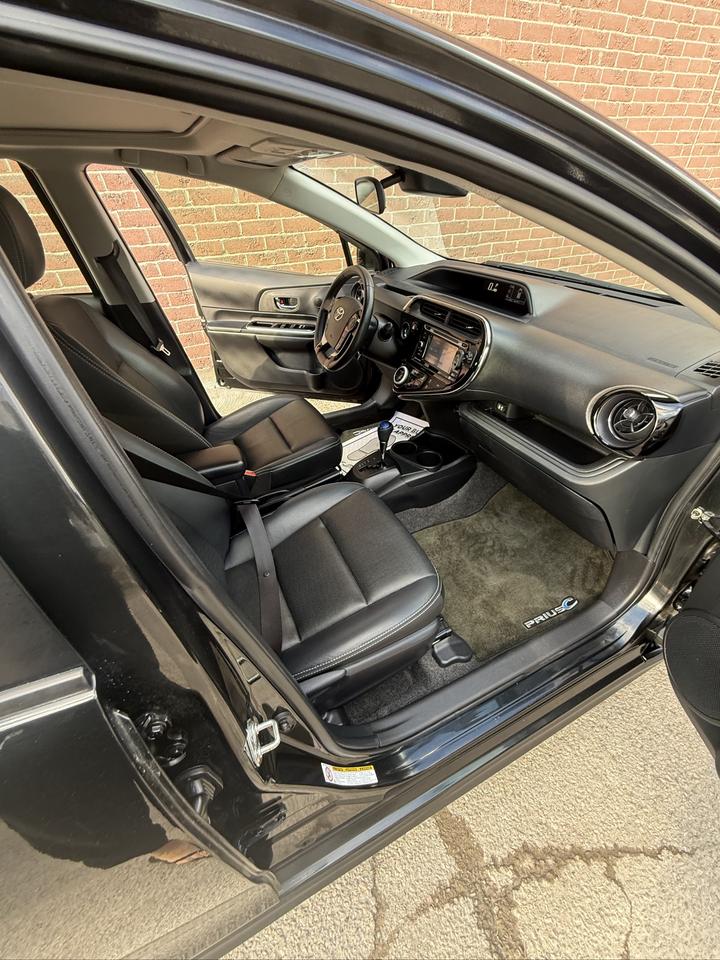 2018 Toyota Prius c Technology Photo