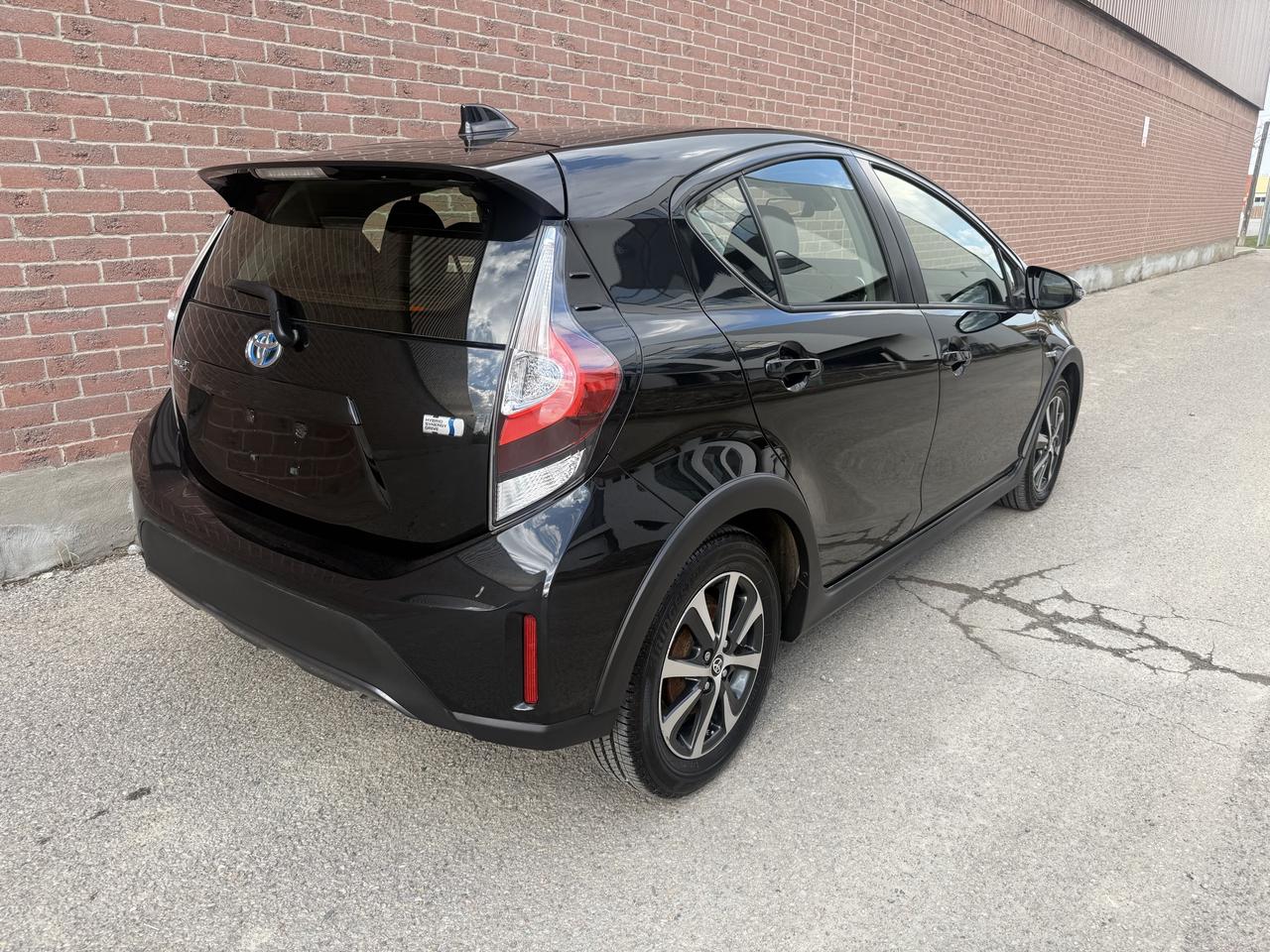 2018 Toyota Prius c Technology Photo
