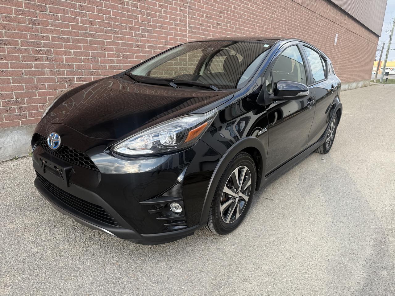 2018 Toyota Prius c Technology Photo