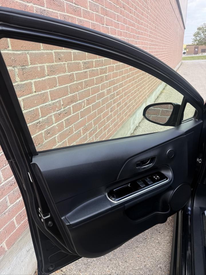 2018 Toyota Prius c Technology Photo