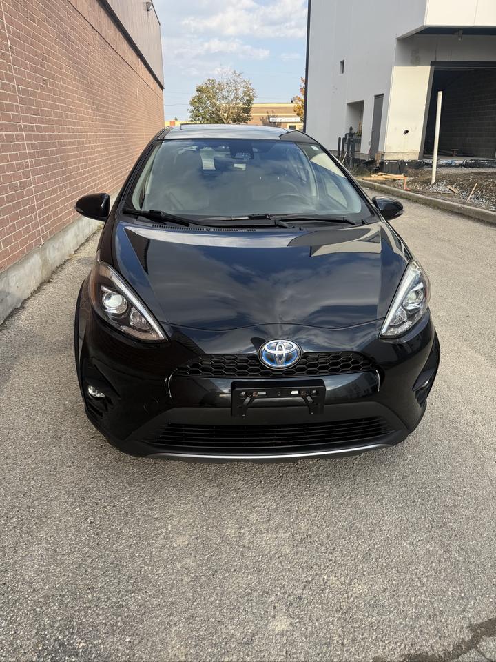 2018 Toyota Prius c Technology Photo1