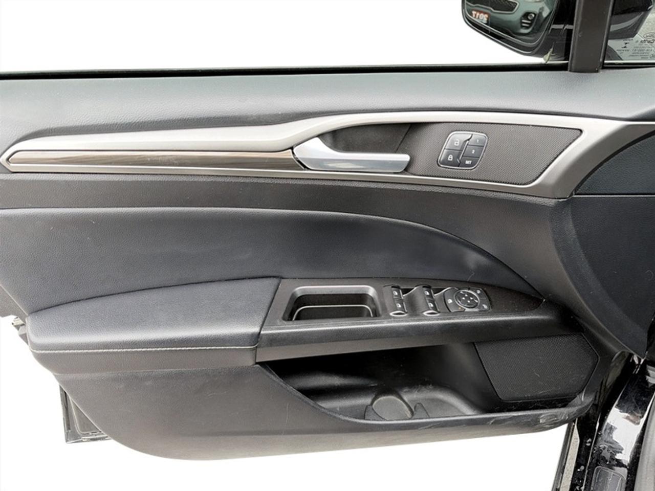 2017 Ford Fusion SE Luxury Pkg Photo