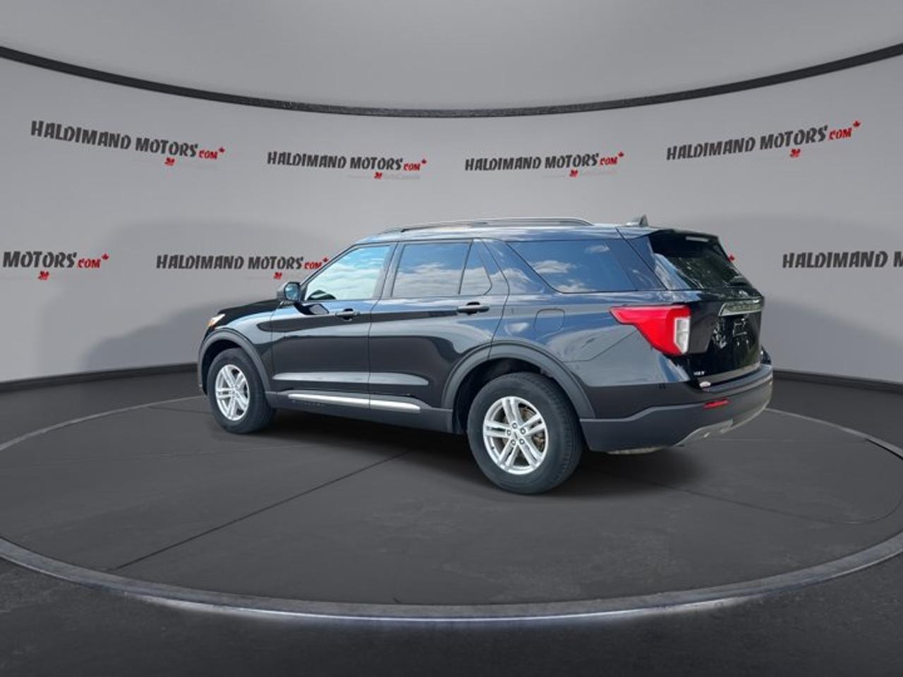 2024 Ford Explorer XLT 4WD | No Accidents | Leather Seats | Heated Steering Wheel Photo