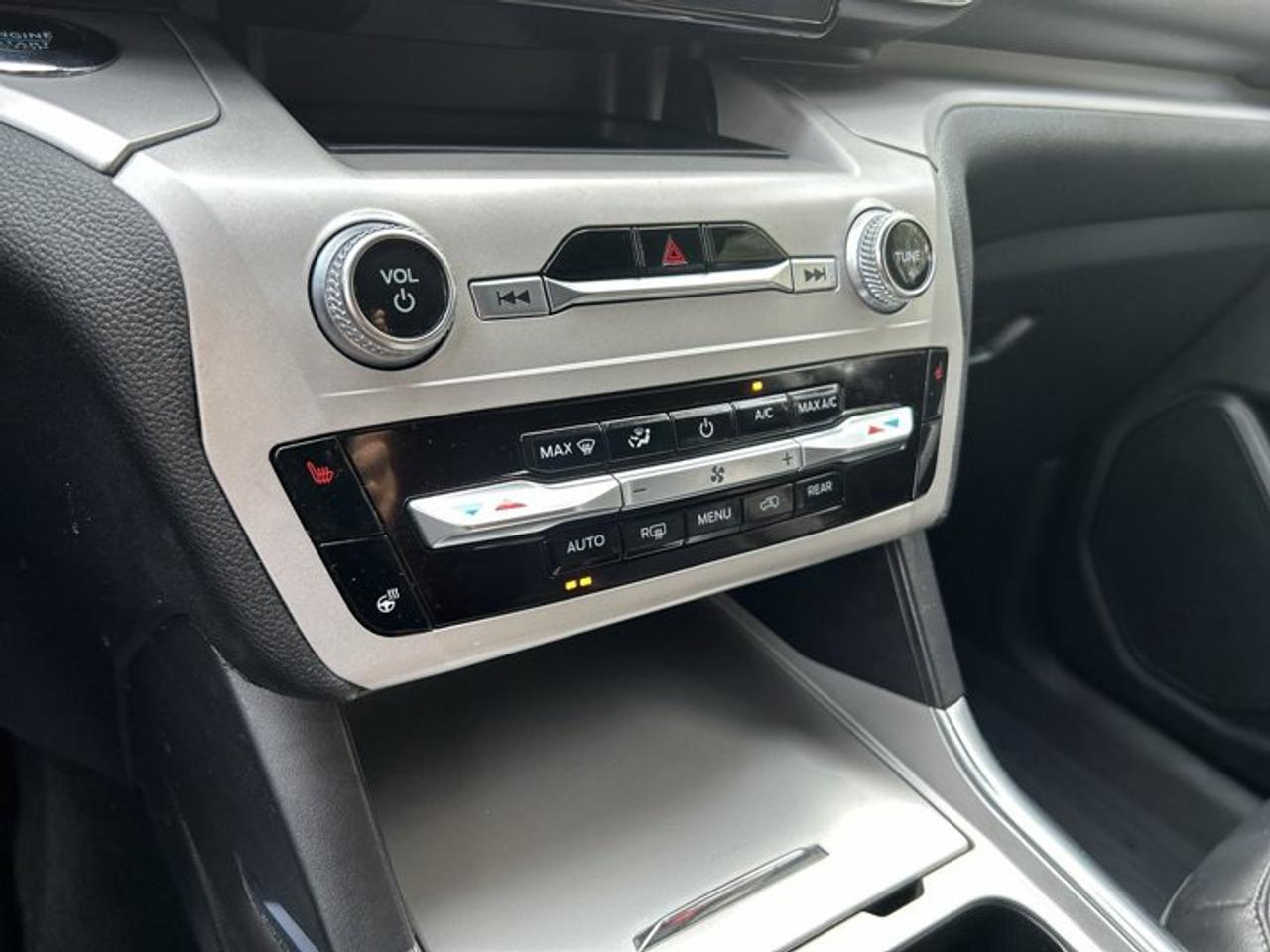 2024 Ford Explorer XLT 4WD | No Accidents | Leather Seats | Heated Steering Wheel Photo