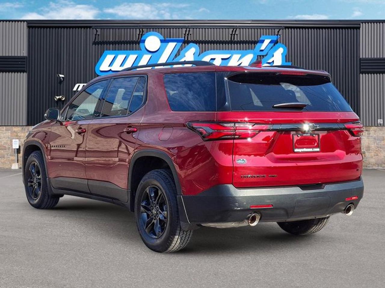 2023 Chevrolet Traverse LT AWD | V6 | Midnight Sport Edition | Heated Seats | Power Seat | Power Liftgate | and More ! Photo