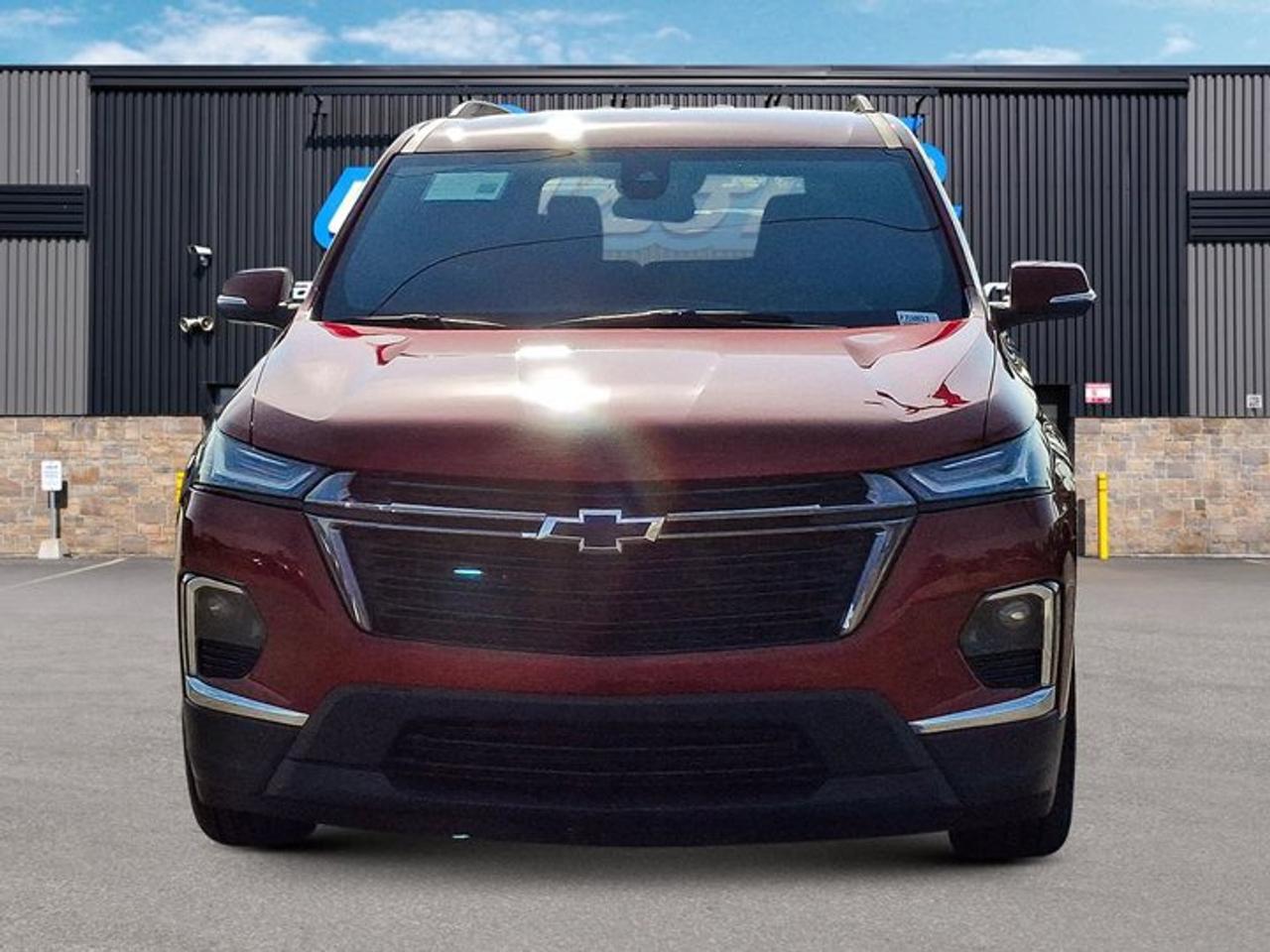 2023 Chevrolet Traverse LT AWD | V6 | Midnight Sport Edition | Heated Seats | Power Seat | Power Liftgate | and More ! Photo