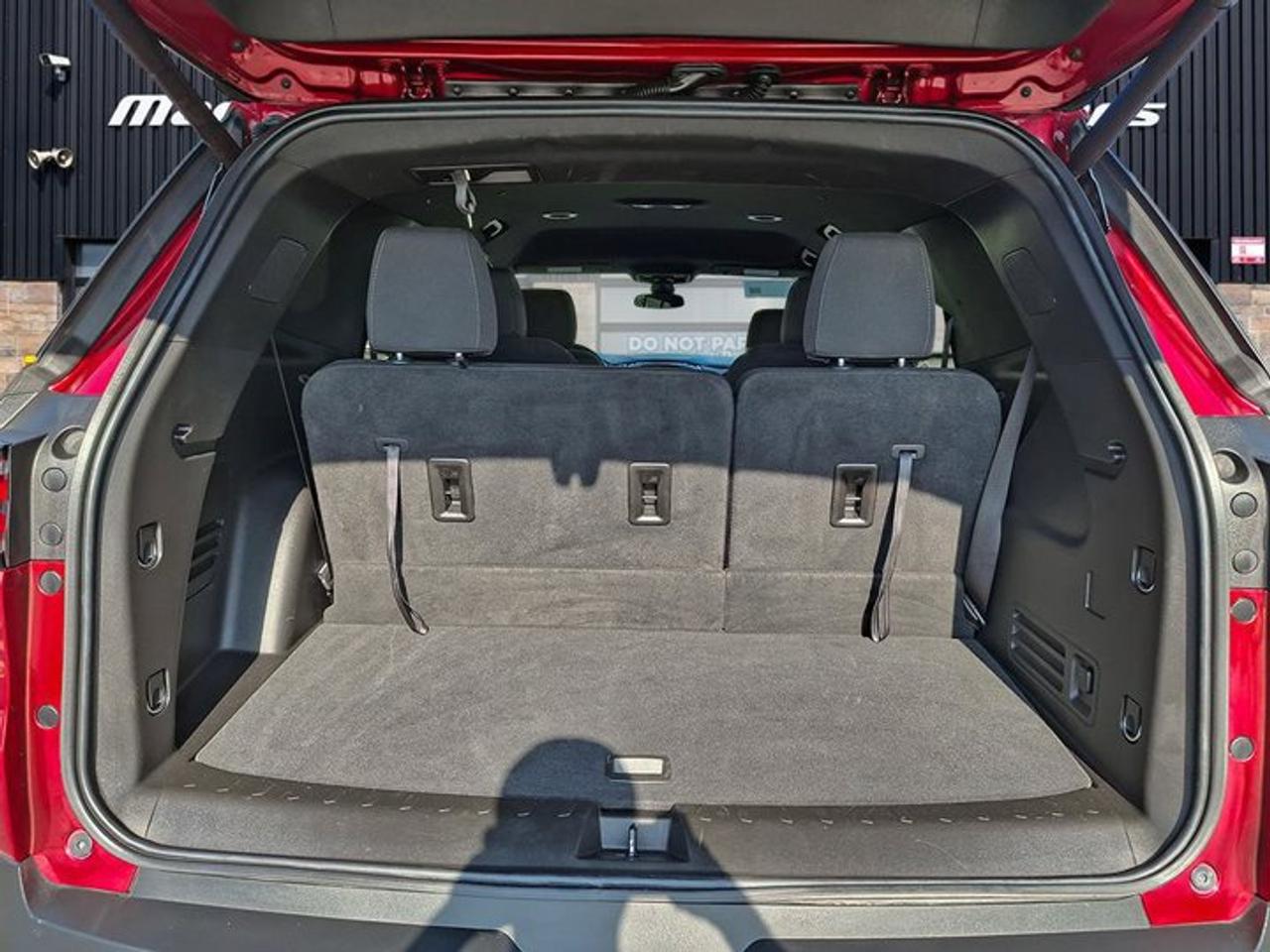 2023 Chevrolet Traverse LT AWD | V6 | Midnight Sport Edition | Heated Seats | Power Seat | Power Liftgate | and More ! Photo