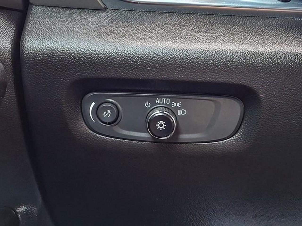 2023 Chevrolet Traverse LT AWD | V6 | Midnight Sport Edition | Heated Seats | Power Seat | Power Liftgate | and More ! Photo