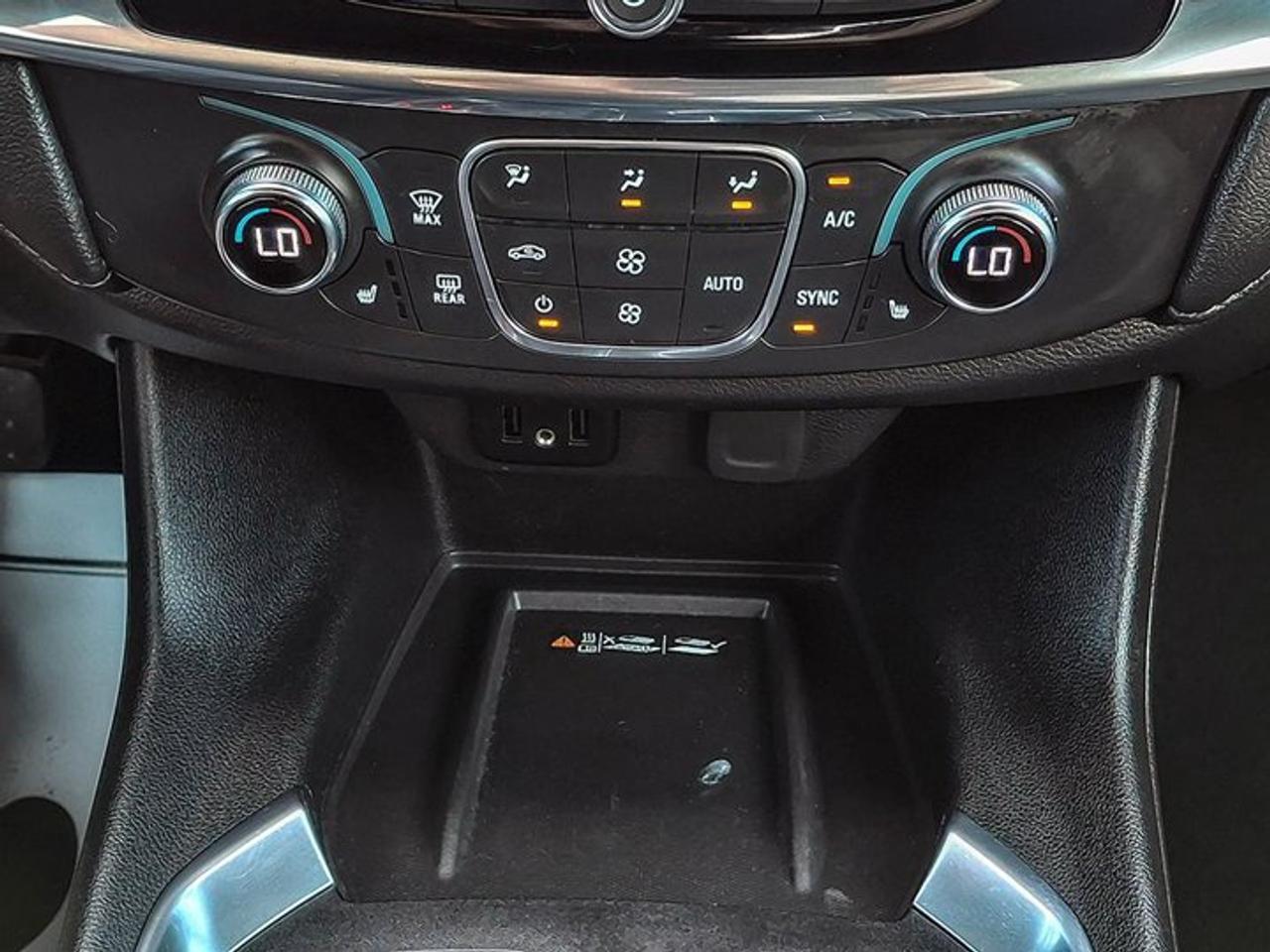 2023 Chevrolet Traverse LT AWD | V6 | Midnight Sport Edition | Heated Seats | Power Seat | Power Liftgate | and More ! Photo