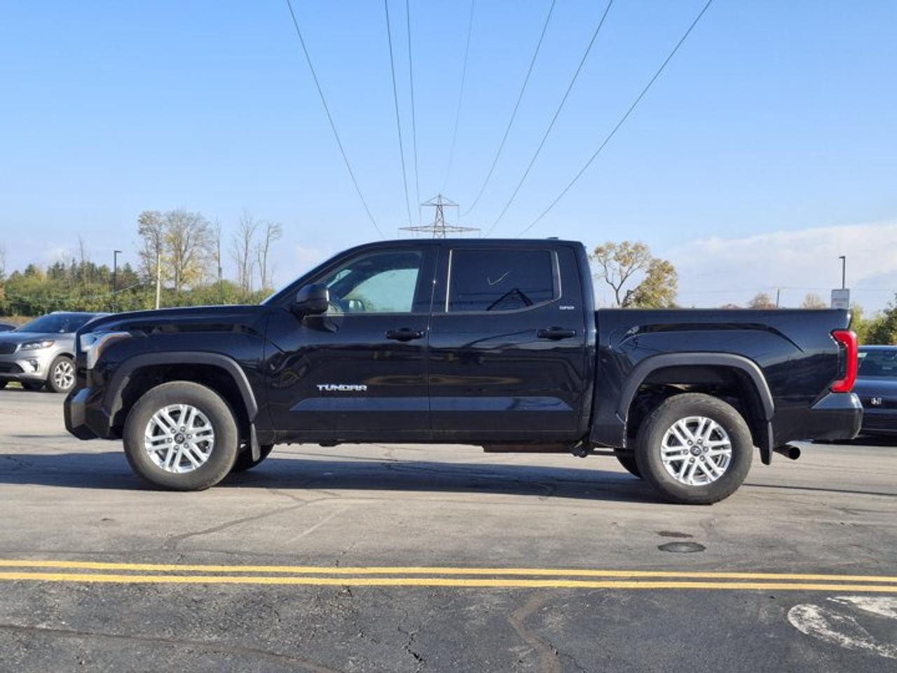 2025 Toyota Tundra SR5 Crew 4X4 | Heated Wheel + Seats | Power Seat | Radar Cruise | CarPlay + Android | and More ! Photo5