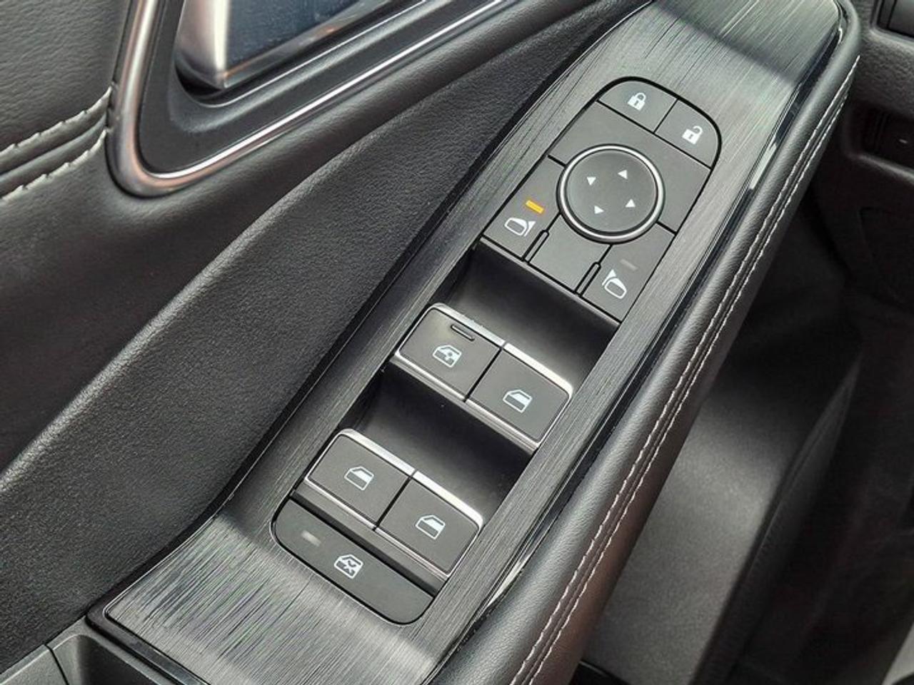 2022 Nissan Rogue Platinum AWD | Leather | Pano Roof | Heated Seats + Steering | Navi | Adaptive Cruise | and More ! Photo