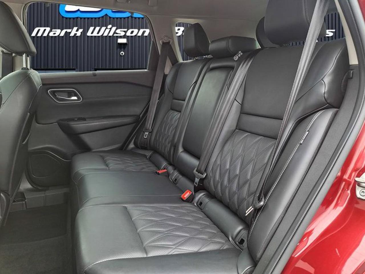 2022 Nissan Rogue Platinum AWD | Leather | Pano Roof | Heated Seats + Steering | Navi | Adaptive Cruise | and More ! Photo