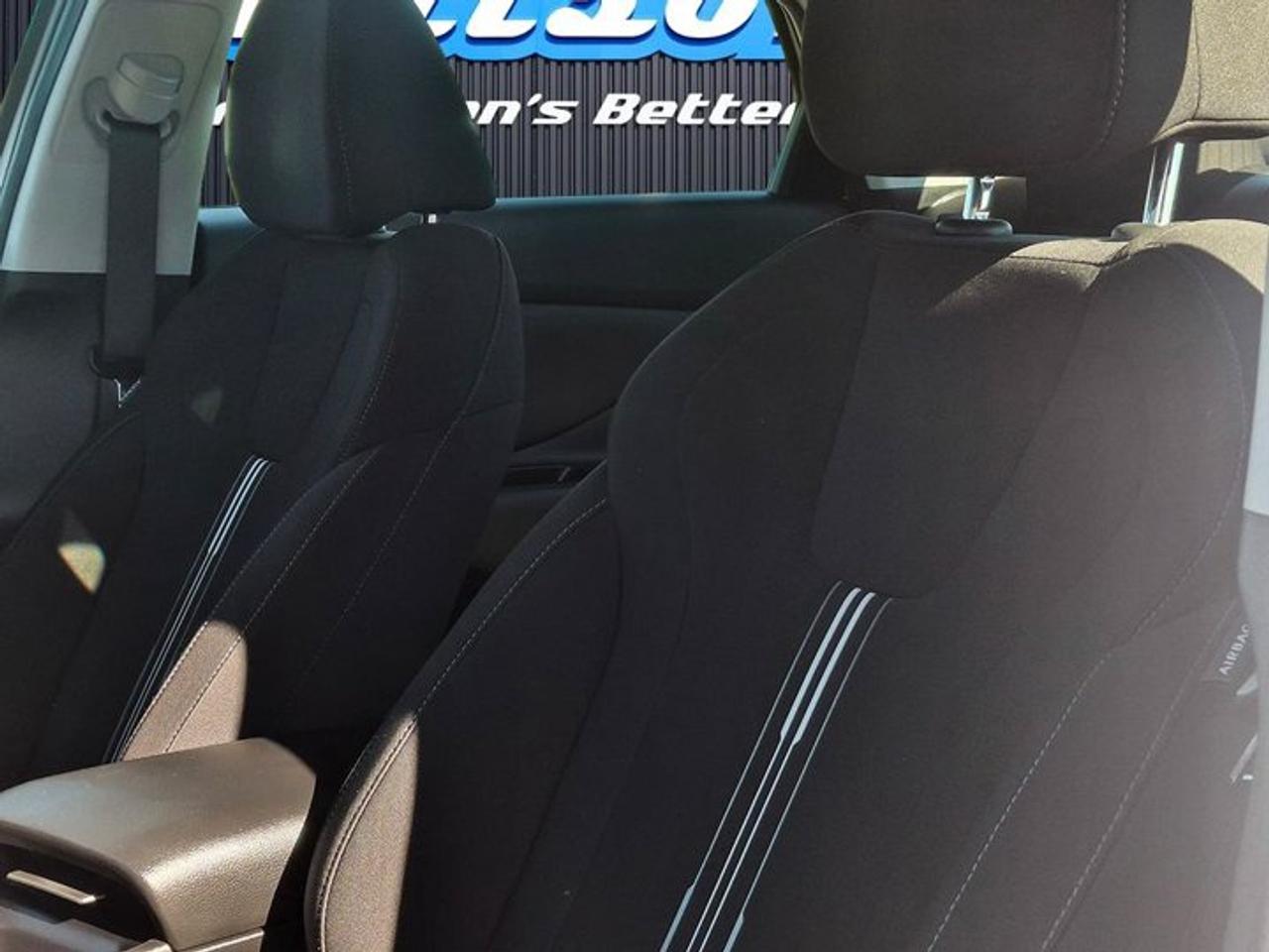 2021 Hyundai Elantra Preferred | Heated Wheel + Seats | CarPlay + Android | Rear Camera | and More ! Photo