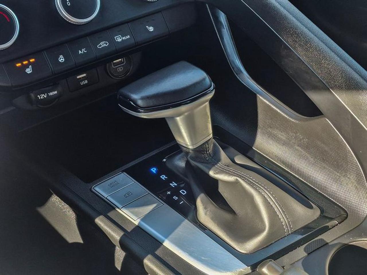 2021 Hyundai Elantra Preferred | Heated Wheel + Seats | CarPlay + Android | Rear Camera | and More ! Photo