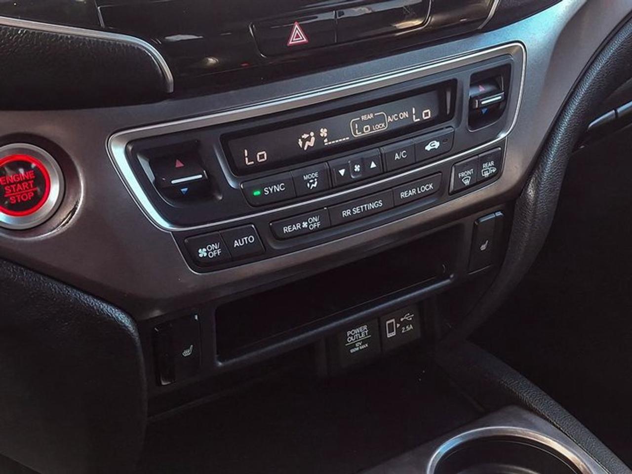 2020 Honda Passport EX-L AWD | Leather | Sunroof | Radar Cruise | Heated Wheel + Seats | Power Seat | CarPlay and More ! Photo