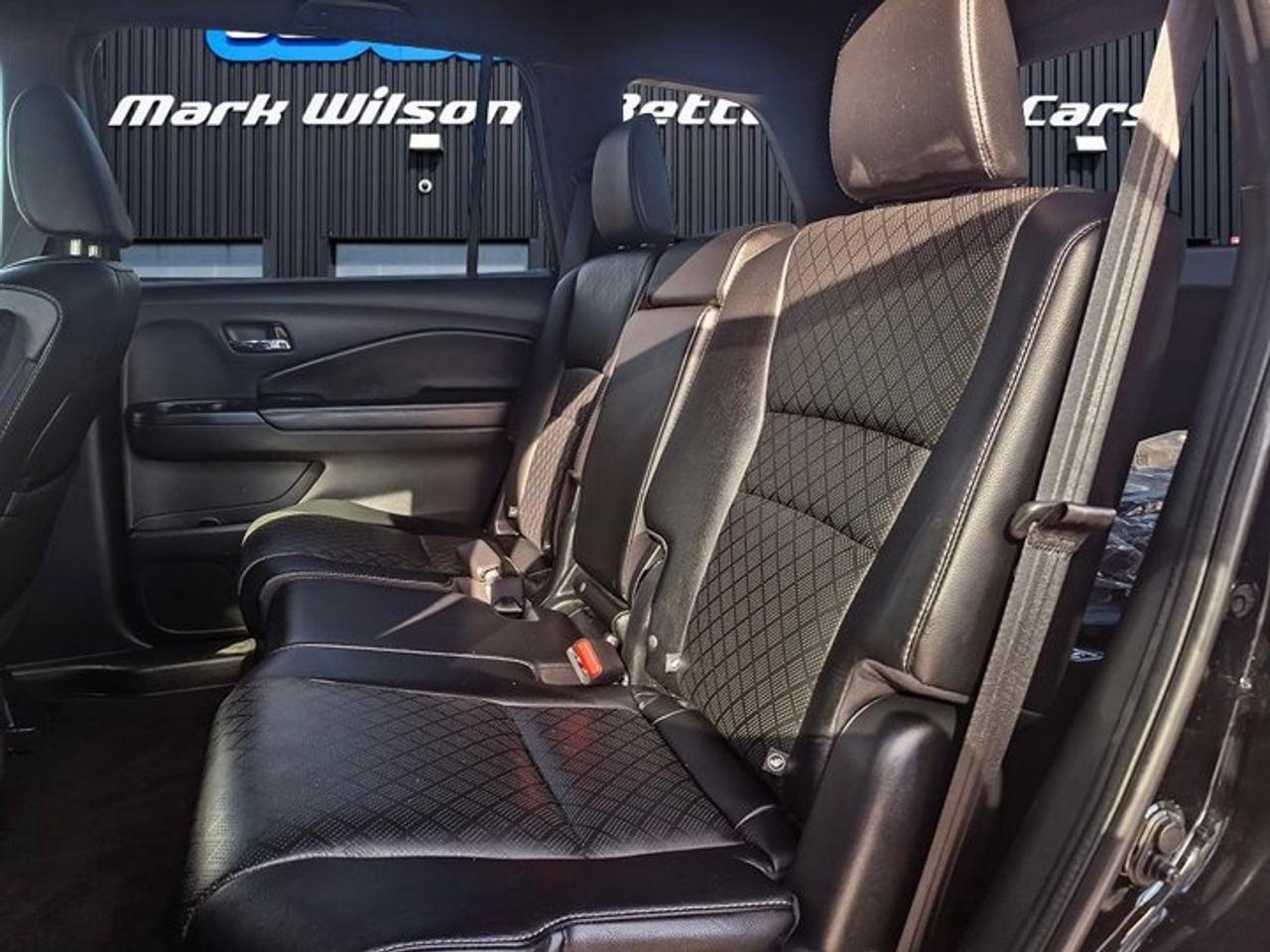 2020 Honda Passport EX-L AWD | Leather | Sunroof | Radar Cruise | Heated Wheel + Seats | Power Seat | CarPlay and More ! Photo