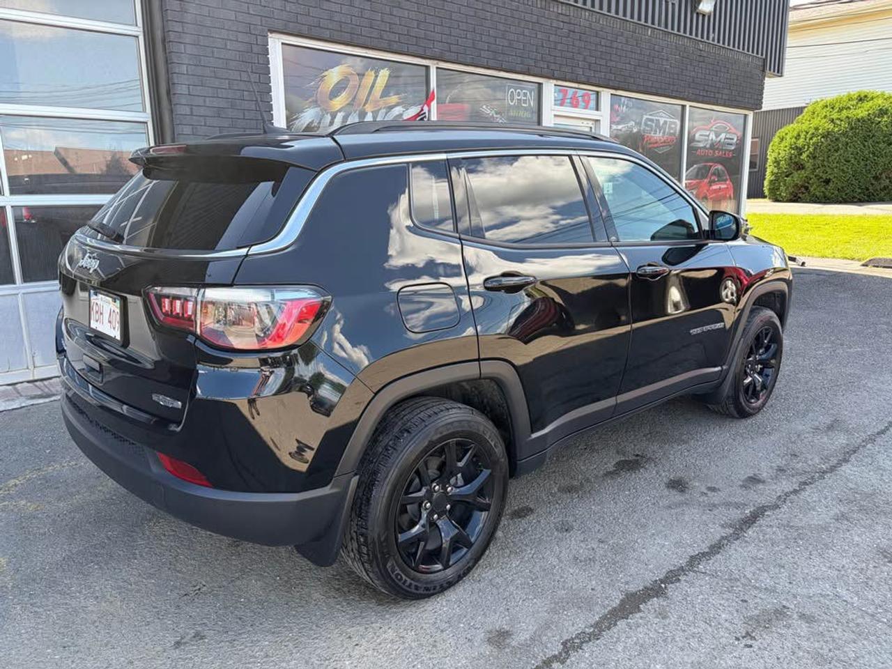 2023 Jeep Compass Latitude Photo