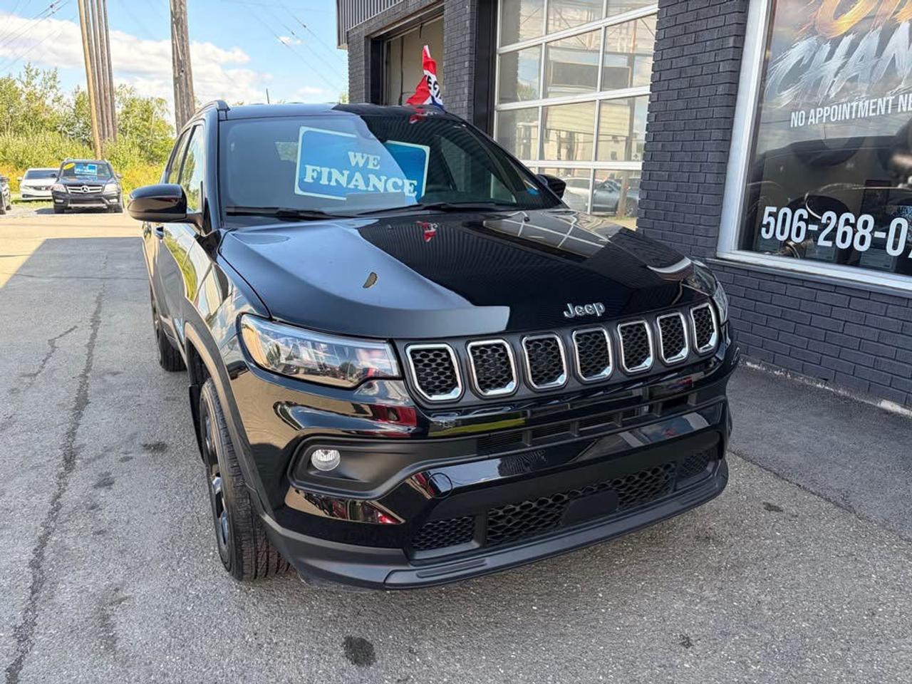 2023 Jeep Compass Latitude - Photo #2