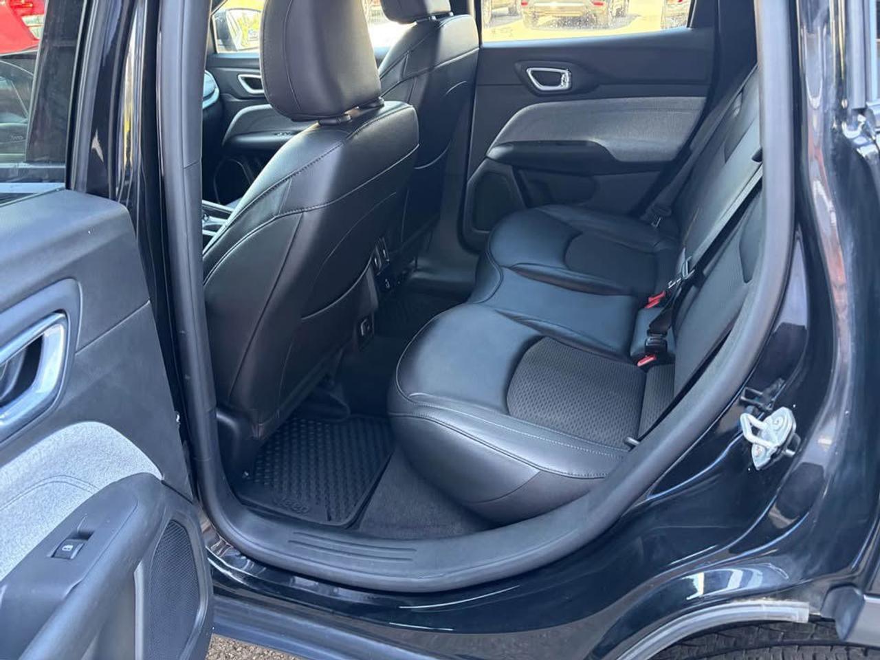 2023 Jeep Compass Latitude Photo
