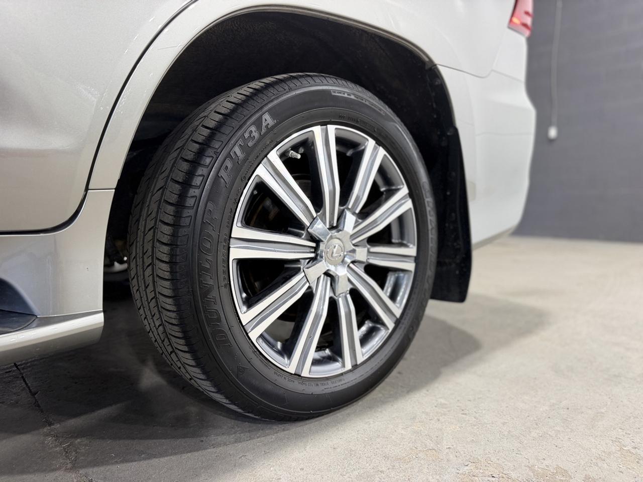 2017 Lexus LX 570 Photo