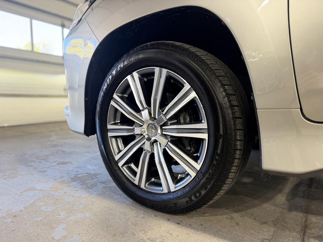 2017 Lexus LX 570 Photo