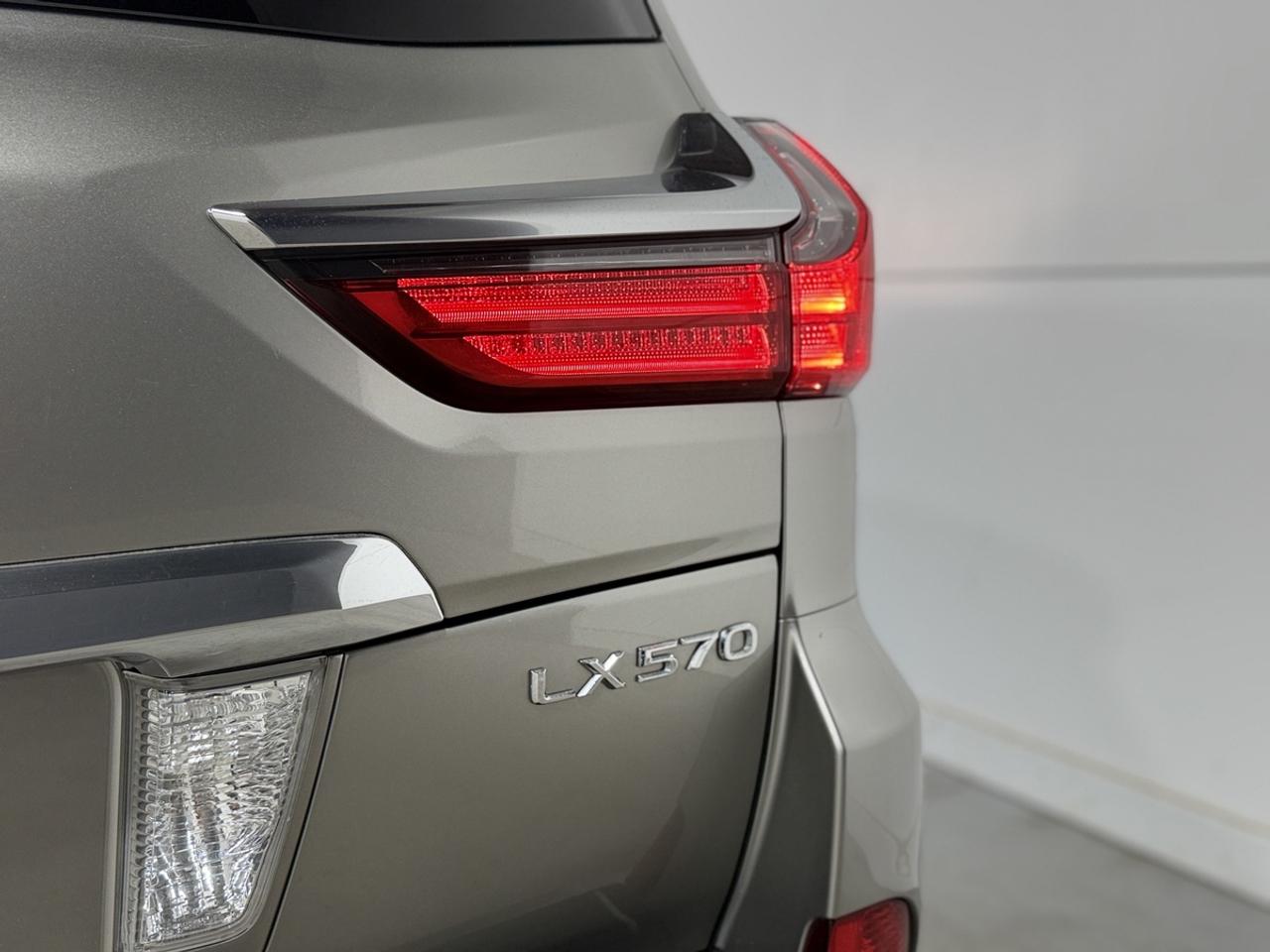 2017 Lexus LX 570 Photo