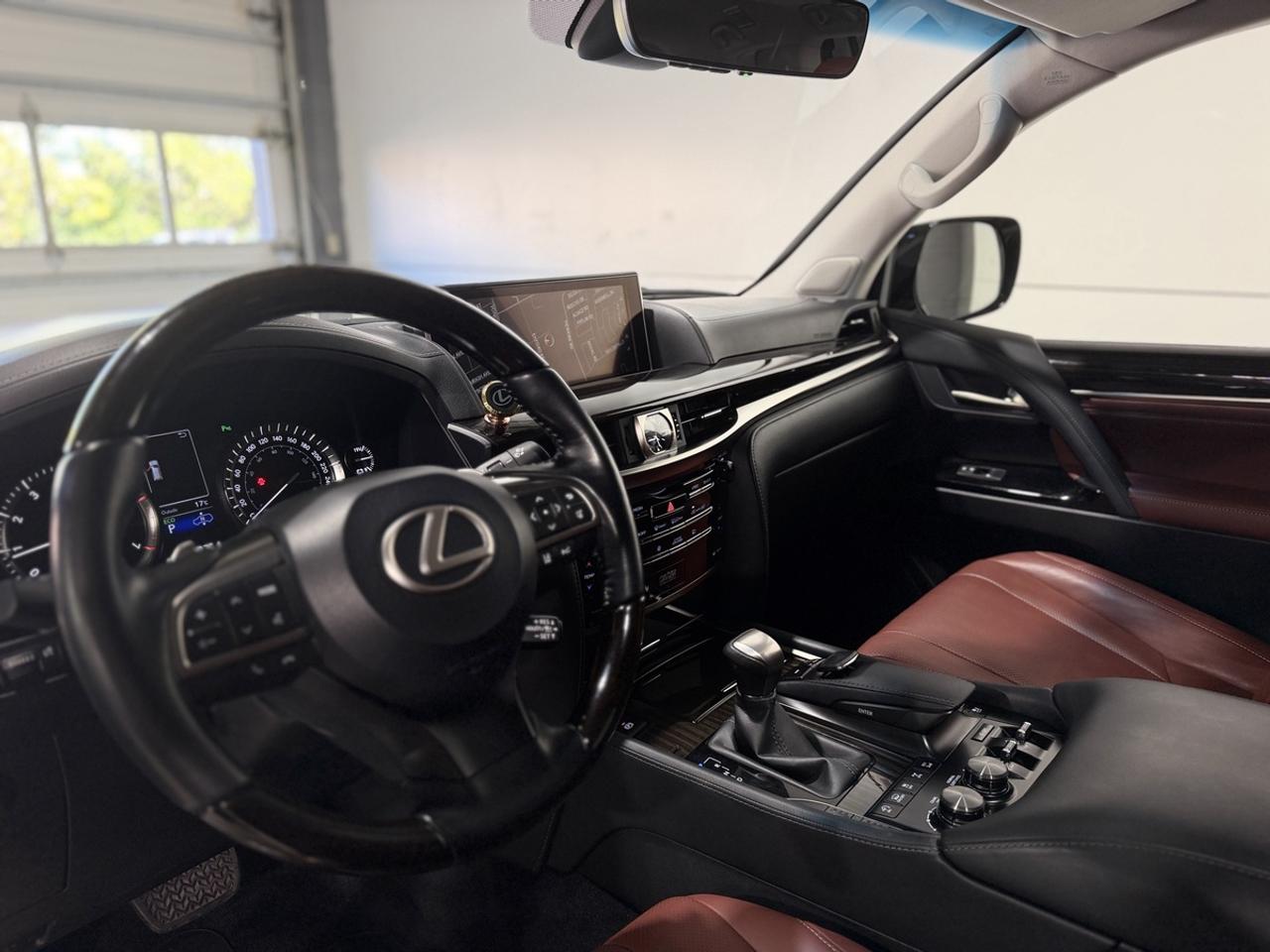 2017 Lexus LX 570 Photo