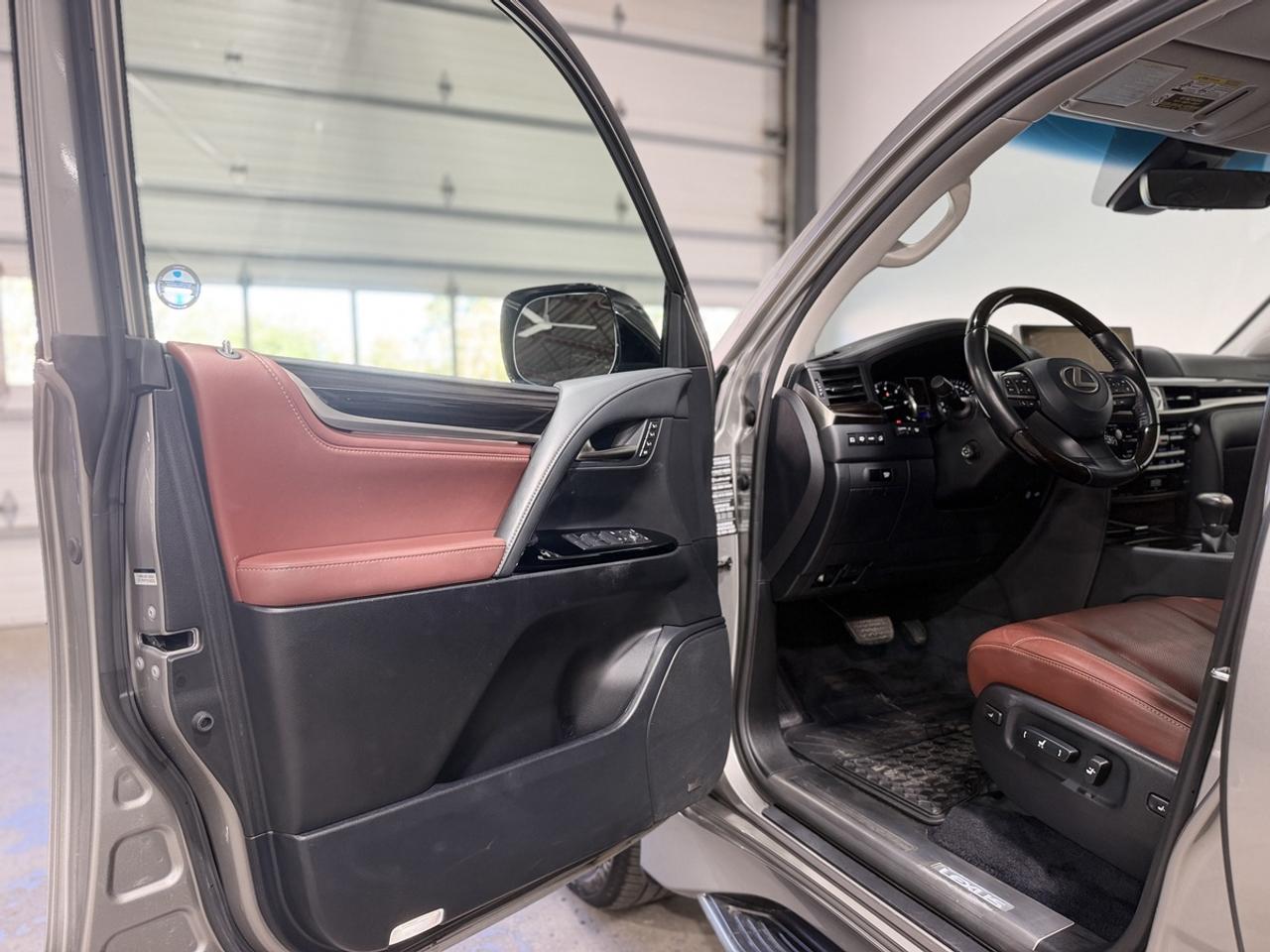 2017 Lexus LX 570 Photo