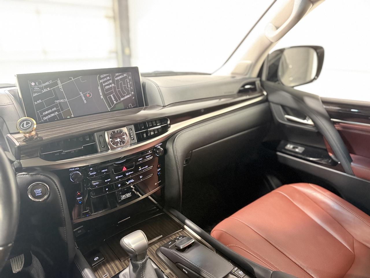 2017 Lexus LX 570 Photo