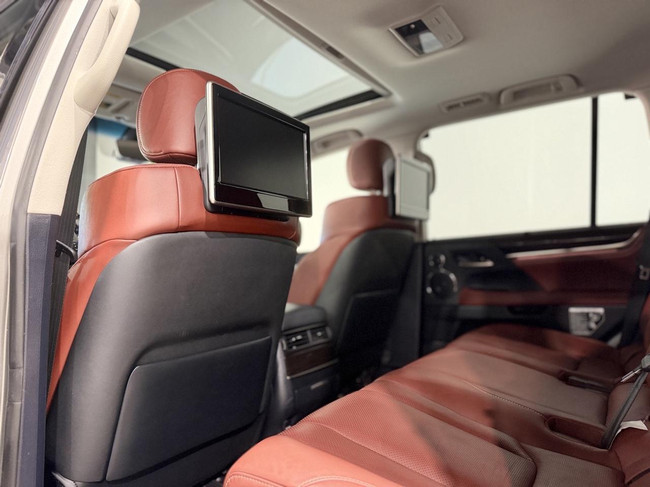 2017 Lexus LX 570 Photo