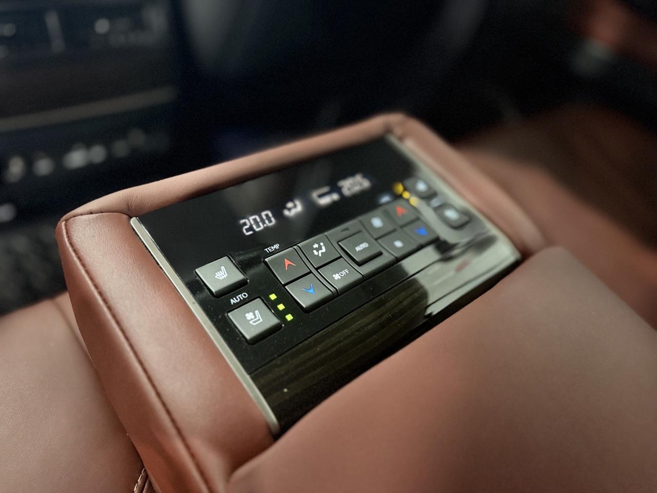 2017 Lexus LX 570 Photo