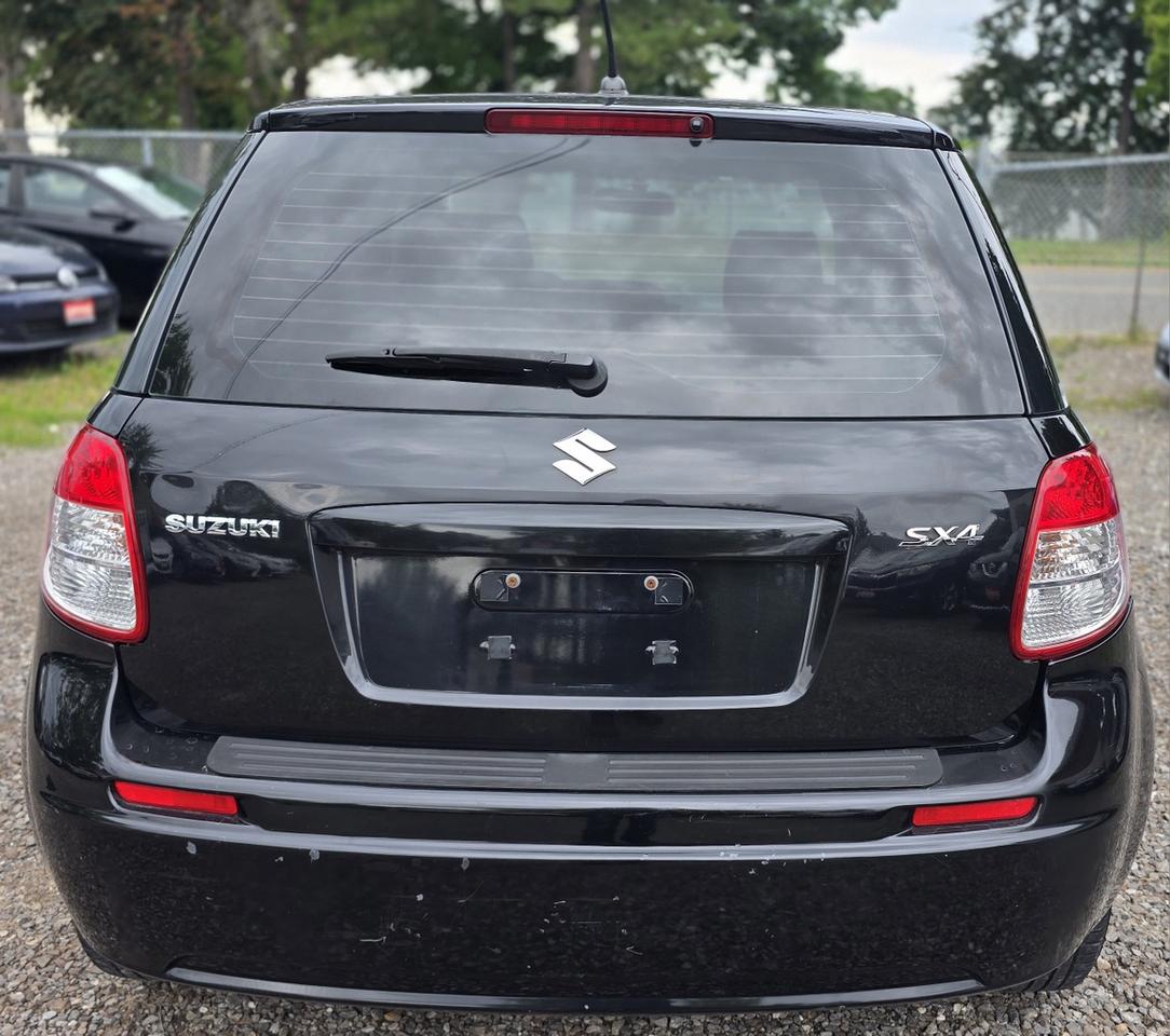 2010 Suzuki SX4 Base Photo4