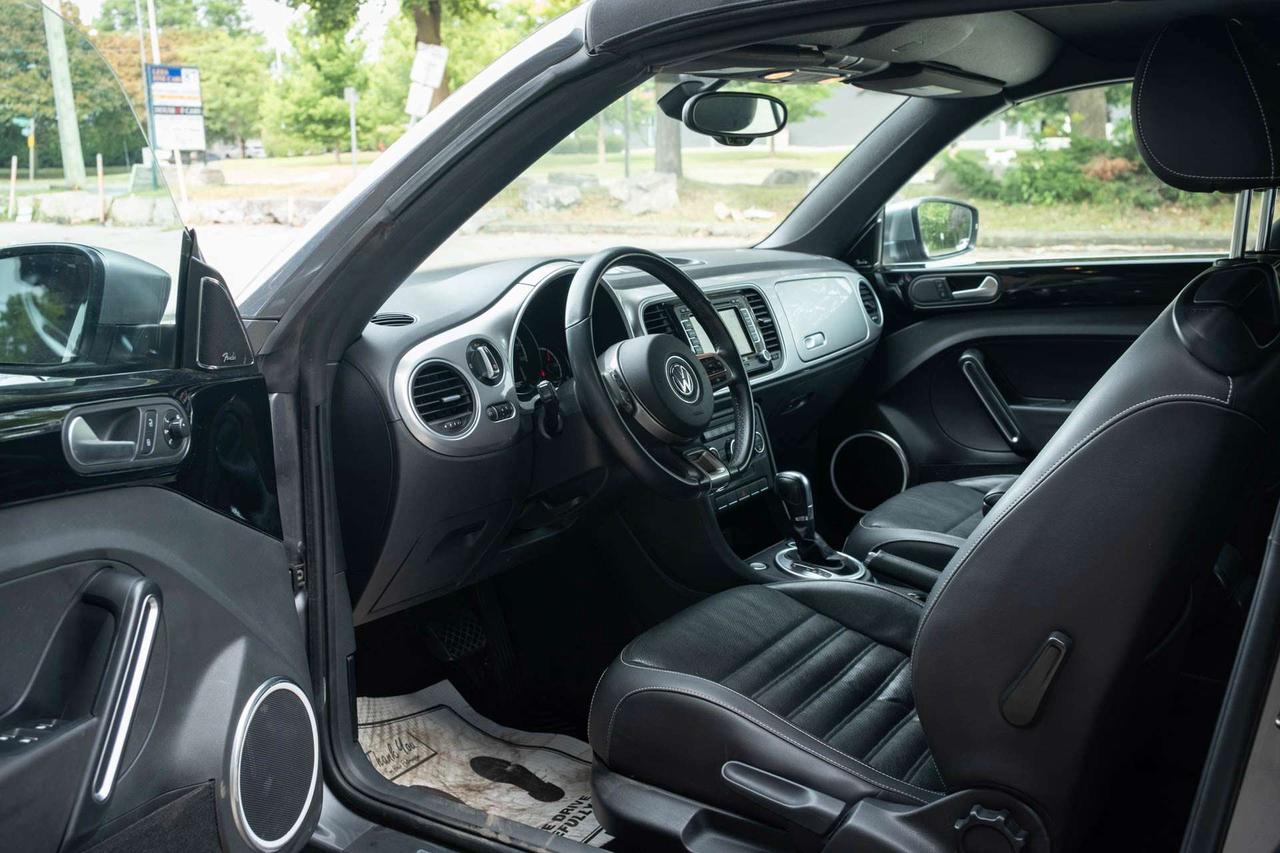 2014 Volkswagen Beetle 1.8T CONVERTIBLE Photo
