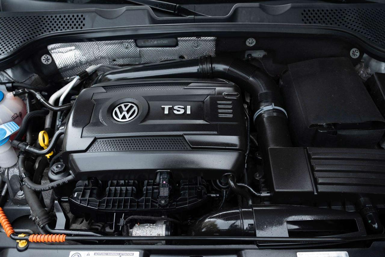 2014 Volkswagen Beetle 1.8T CONVERTIBLE Photo