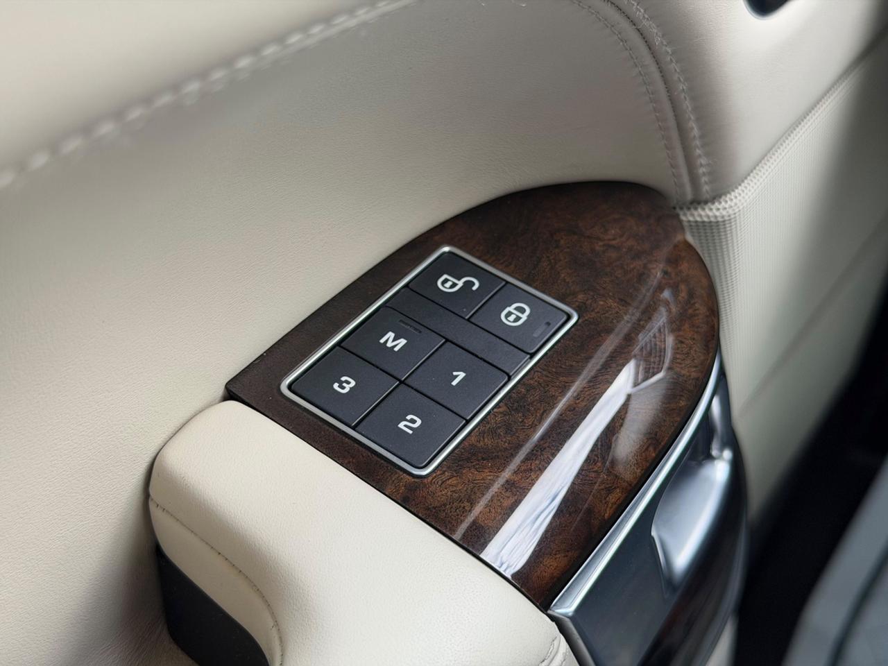 2017 Land Rover Range Rover LWB AUTOBIOGRAPHY|45+ SERVICE RECORDS|REAR TV PCKG Photo