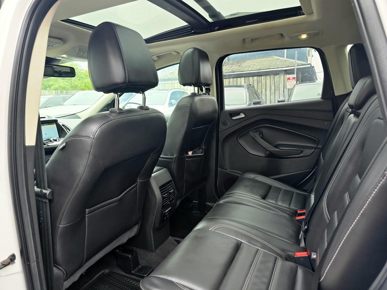2017 Ford Escape 4WD TITANIUM Photo
