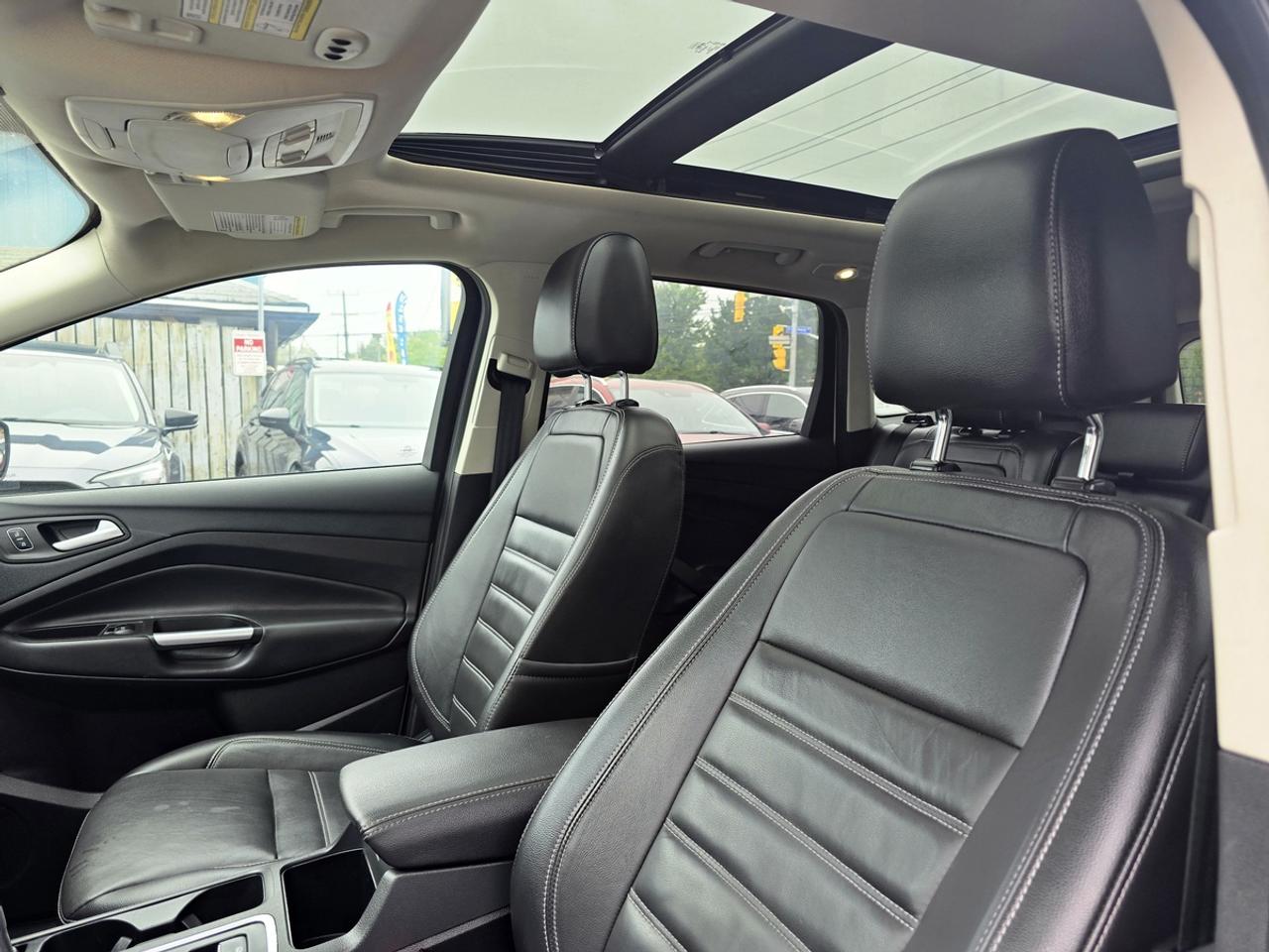 2017 Ford Escape 4WD TITANIUM Photo