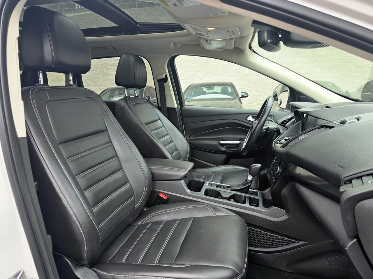 2017 Ford Escape 4WD TITANIUM Photo