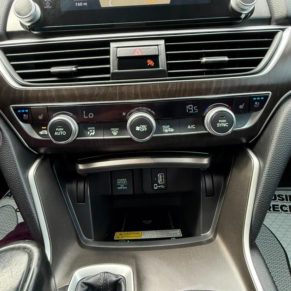 2019 Honda Accord Touring Photo