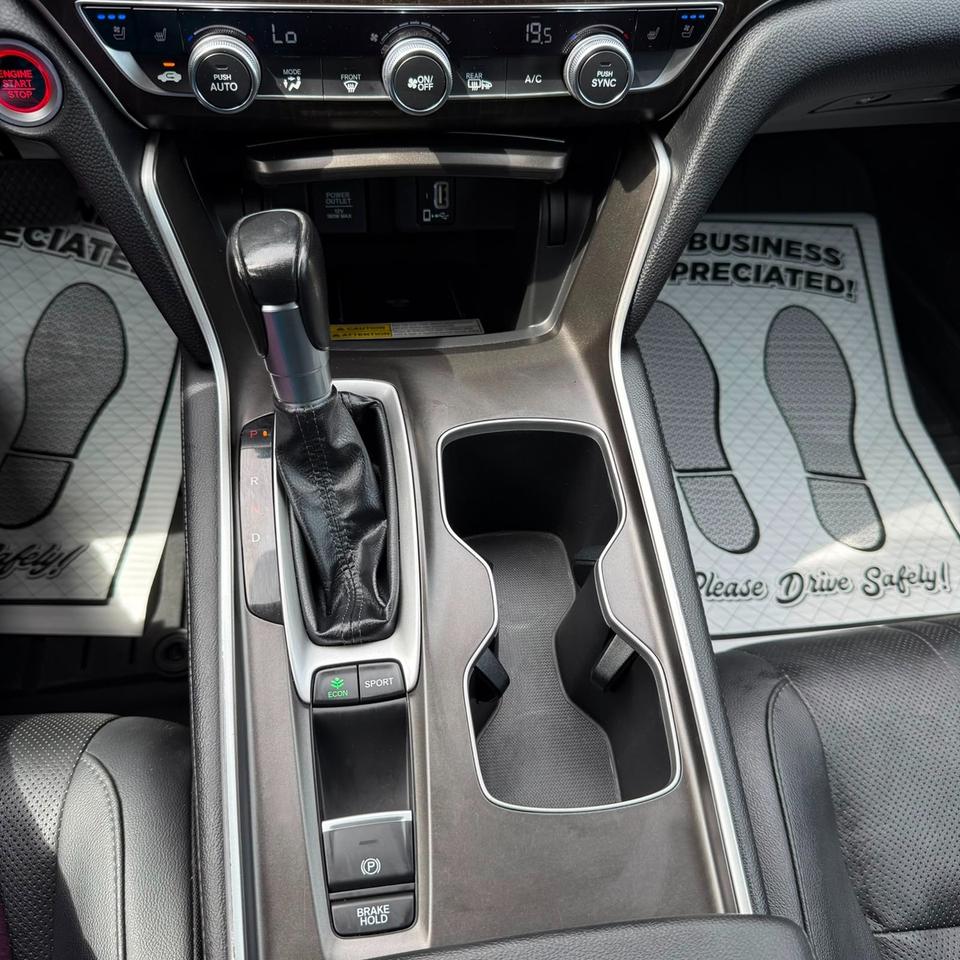 2019 Honda Accord Touring Photo