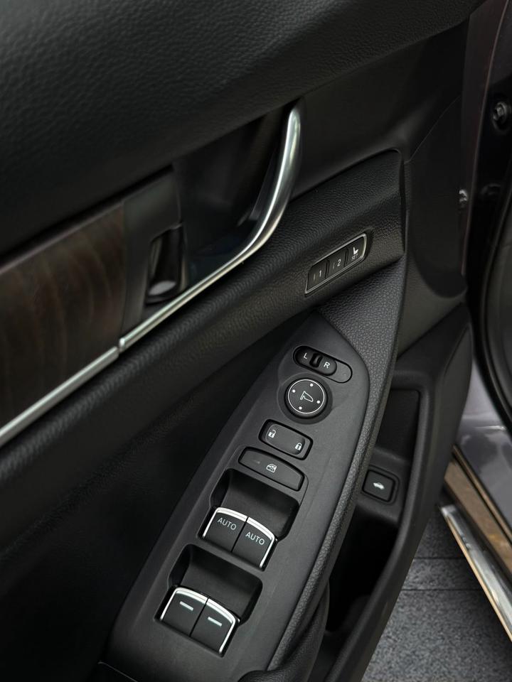 2019 Honda Accord Touring Photo