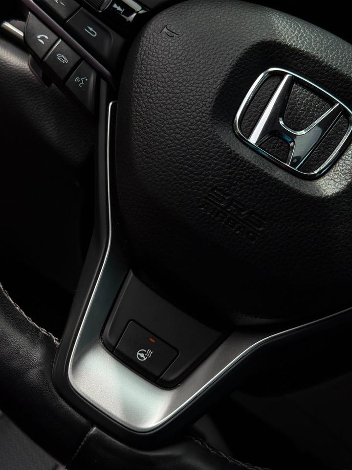 2019 Honda Accord Touring Photo