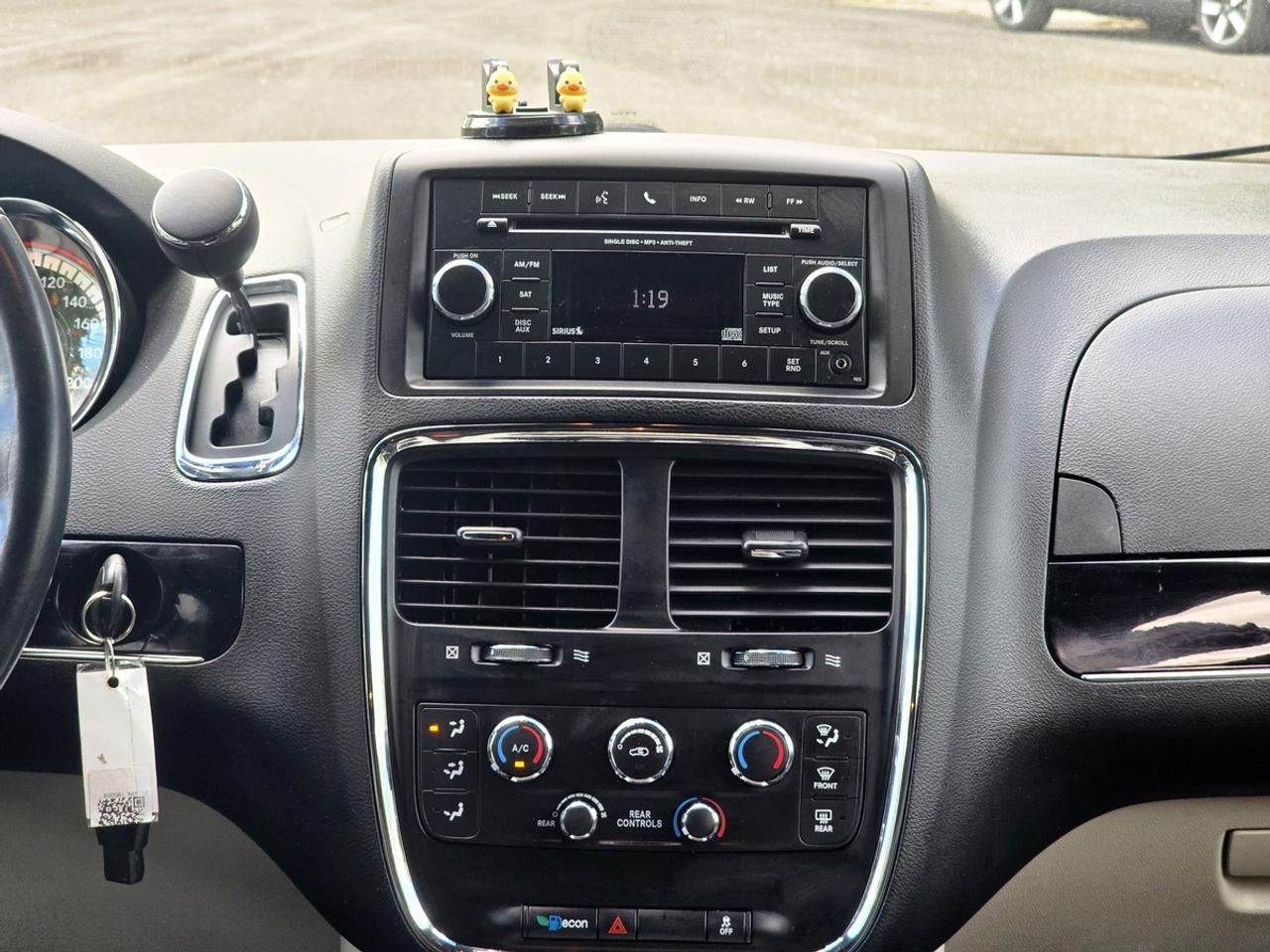 2018 Dodge Grand Caravan SXT Premium Plus | Clean Carfax! Photo