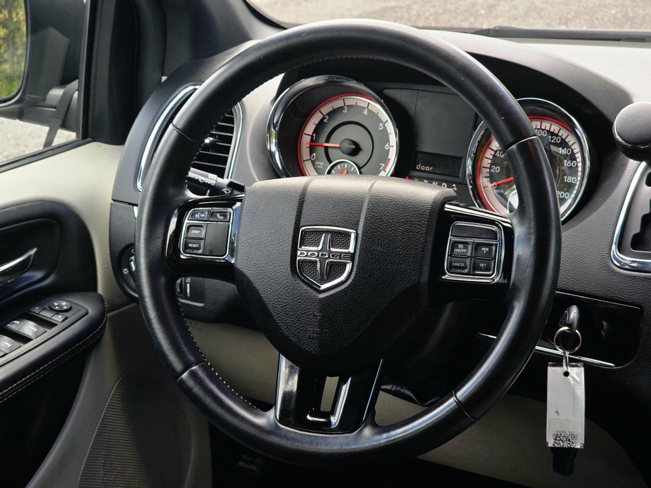 2018 Dodge Grand Caravan SXT Premium Plus | Clean Carfax! Photo