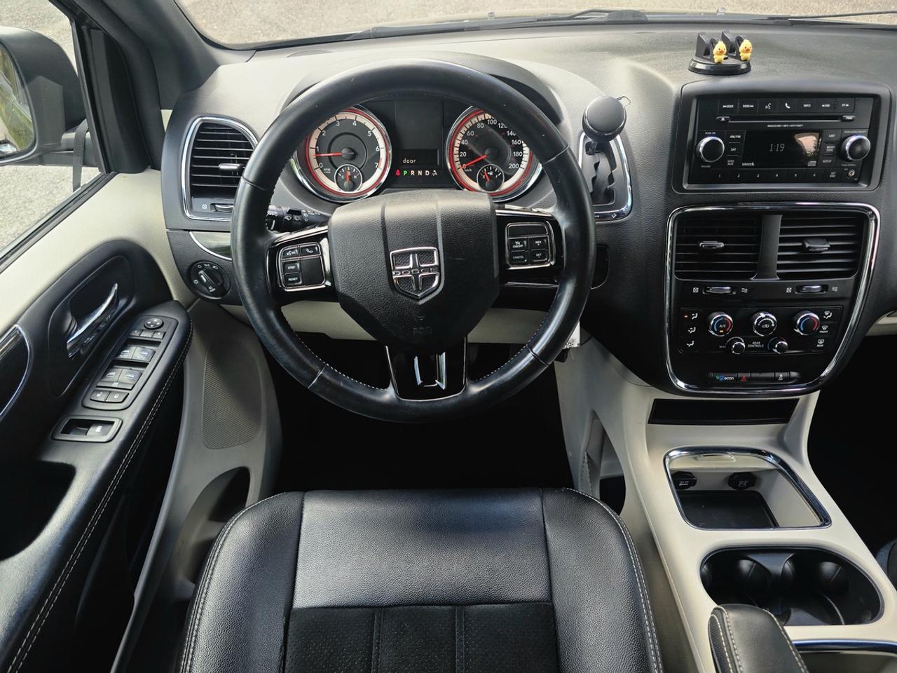 2018 Dodge Grand Caravan SXT Premium Plus | Clean Carfax! Photo